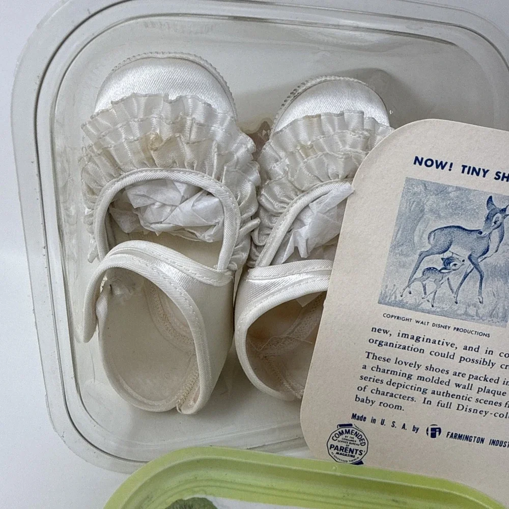Vtg  1960 Walt Disney Bambi Baby Crib Shoes Gift Picture Box w/ Lid & Size 2